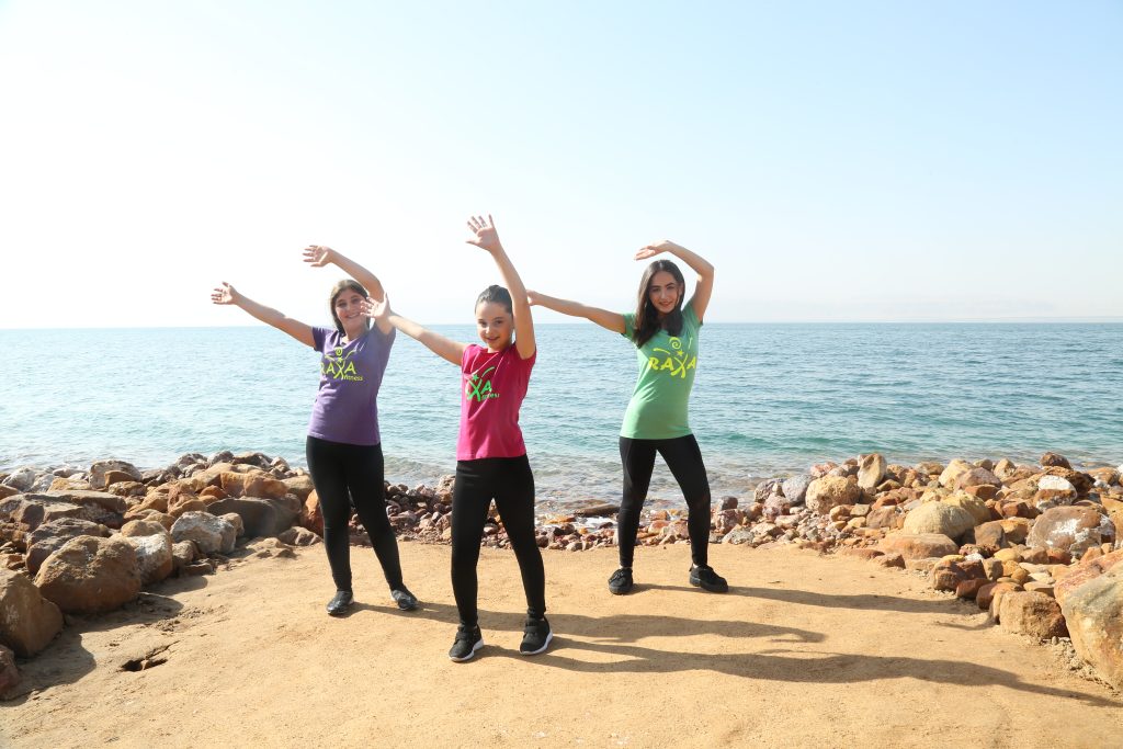 Children dancing on the beach during RAXA Fitness Kids™